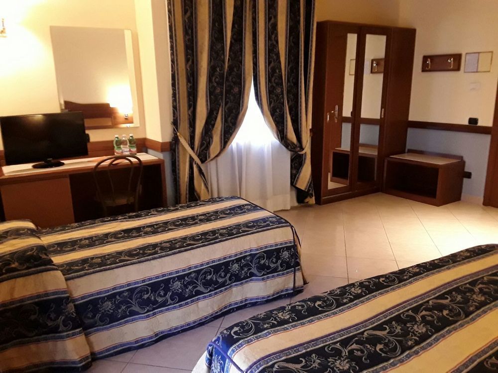 Hotel Ristorante La Piana Telese Terme Exterior photo